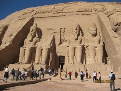 http://www.nerdseyeview.com/blog/wp-content/uploads/2010/04/ramesses-temple.jpg